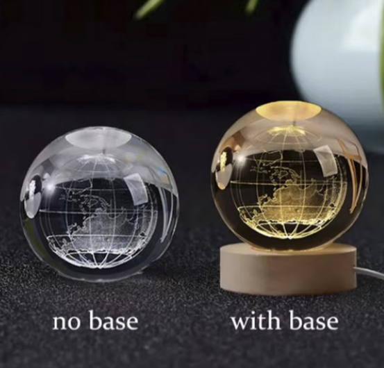 3D Kristallen Universe LED Lamp – Glas Bol met Houten Basis – Nachtlamp & Cadeau