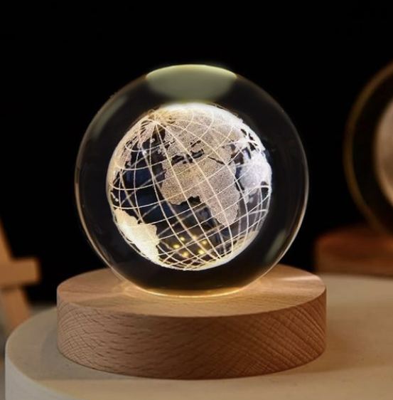 3D Kristallen Universe LED Lamp – Glas Bol met Houten Basis – Nachtlamp & Cadeau