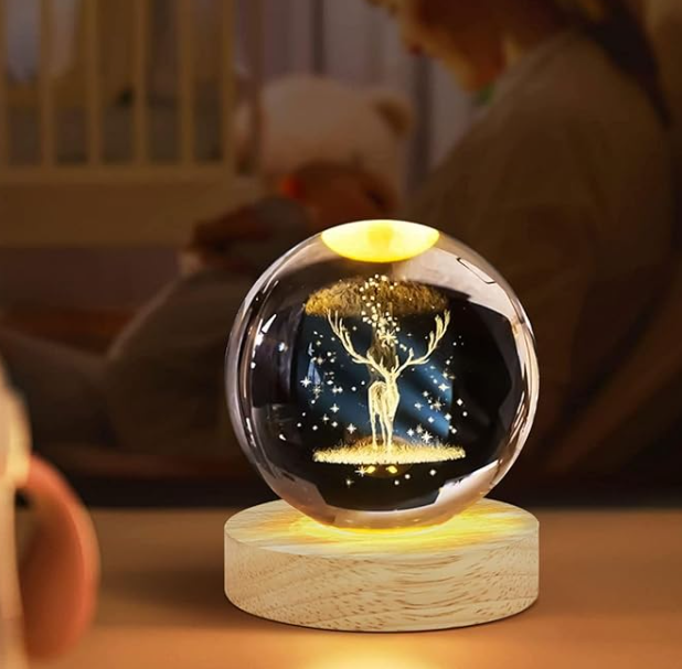 3D Kristallen Herten Lamp – LED Glasbol op Houten Basis – Nachtlamp & Luxe Cadeau Idee