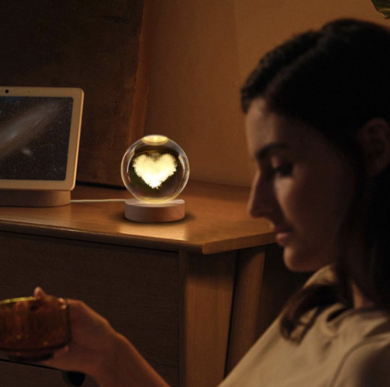 3D Kristallen Hart Bol LED Nachtlamp – Houten Basis & Hologram Effect – Romantische Woondecoratie