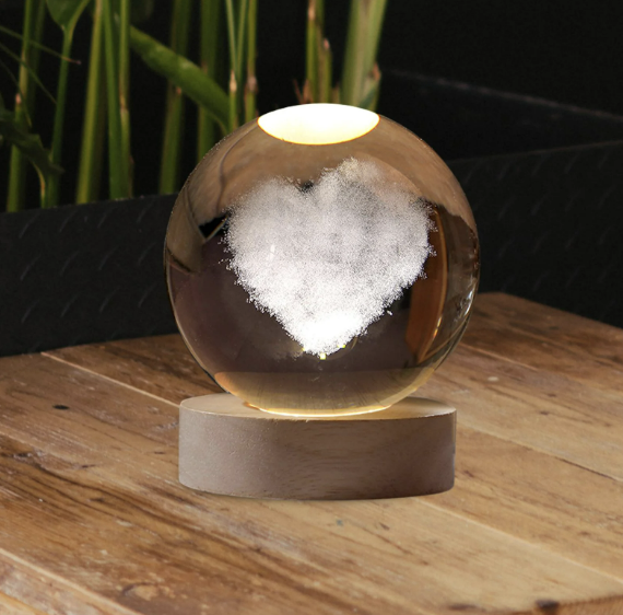 3D Kristallen Hart Bol LED Nachtlamp – Houten Basis & Hologram Effect – Romantische Woondecoratie