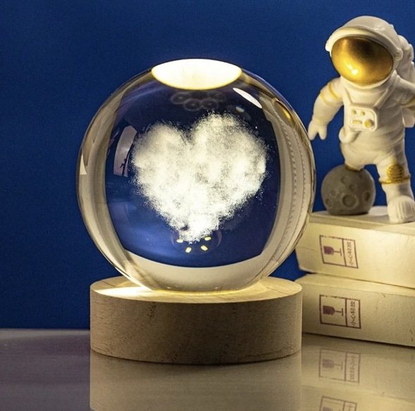 3D Kristallen Hart Bol LED Nachtlamp – Houten Basis & Hologram Effect – Romantische Woondecoratie