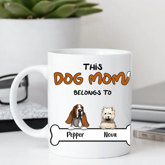 Gepersonaliseerde mok met "This Dog Mom Belongs to" ontwerp